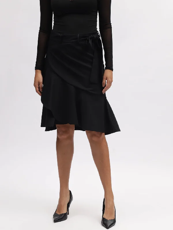 Iconic Women Black Solid Regular Fit Skirt